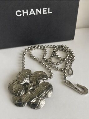 Vintage CHANEL 98A Silver Quilted Camellia CC Necklace 16” Box